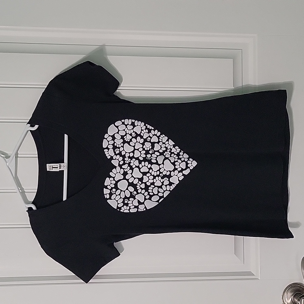Paw Print Heart Fitted V Neck Tee Black Size Small